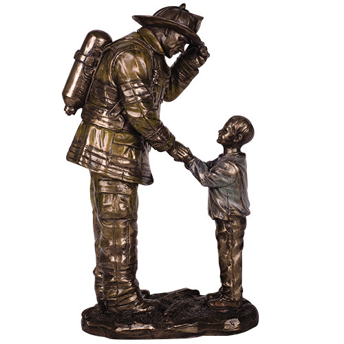 8532 Child Thanking Fireman