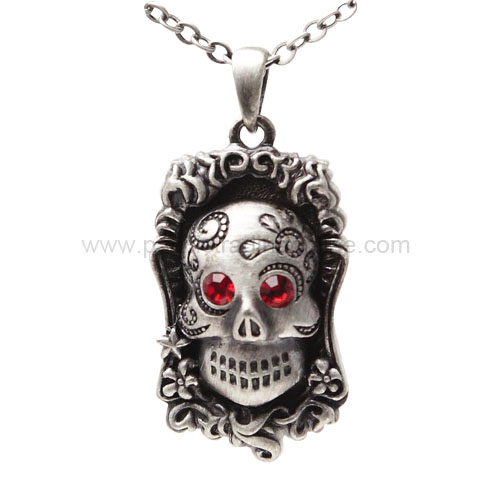 J301 Skull Necklace